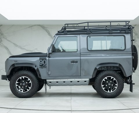 Land Rover Defender 90 Adventure 