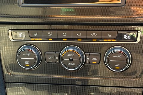 Volkswagen Golf GTD - PANORAMIC ROOF - ACC - SPORT AND SOUND PACK - CARPLAY 40