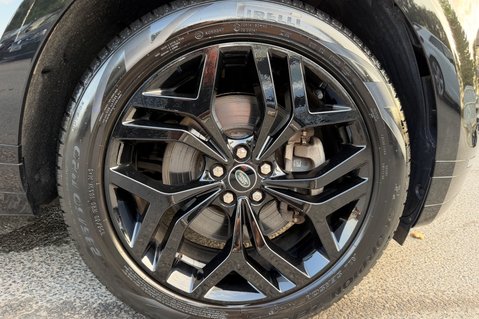 Land Rover Range Rover Evoque R-DYNAMIC HSE MHEV -TRIPLE BLACK - PAN ROOF - ONE OWNER -MERIDIAN -VATQ 70
