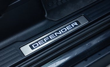 Land Rover Defender 90 D350 X-DYNAMIC HSE 15