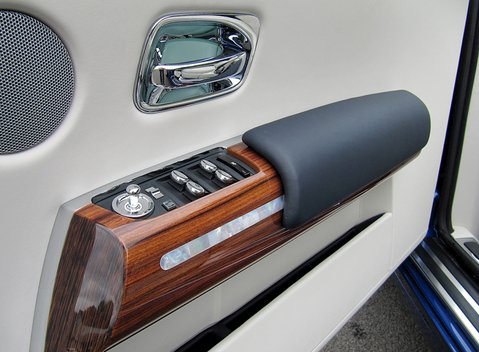 Rolls-Royce Phantom Drophead Coupe 2