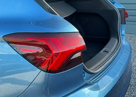 MG MG5 EV 61kWh TROPHY 18