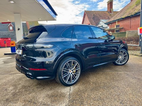 Porsche Cayenne TURBO S 2