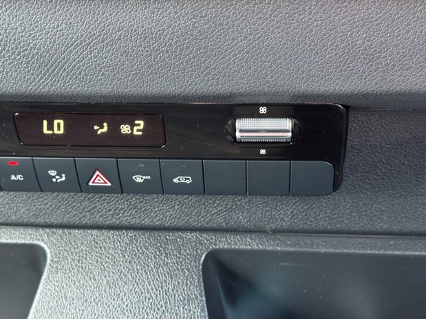 Mercedes-Benz Sprinter AUTO MWB L2H2 High Roof 315 Pro Air Con Camera EURO 6 38