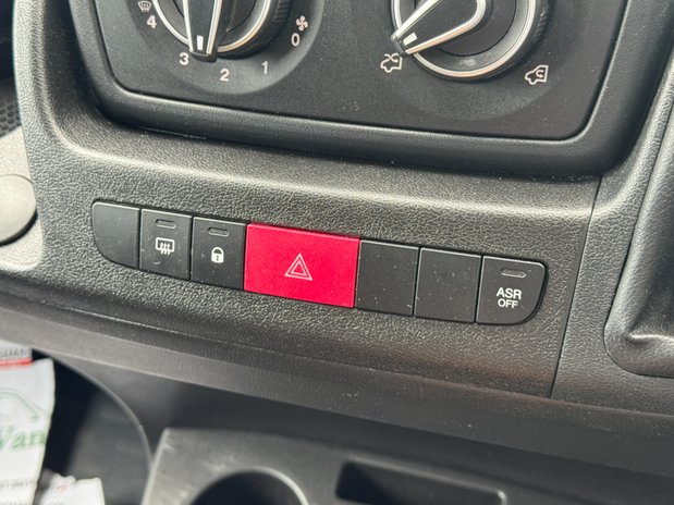 Citroen Relay MWB L2H2 Medium Roof Enterprise 35 Air Con Nav Sensors EURO 6 37