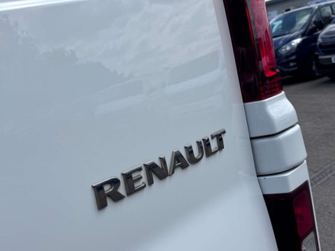 Renault Trafic 2.0 dCi ENERGY 28 Business+ Panel Van 5dr Diesel Manual SWB Standard Roof E 16