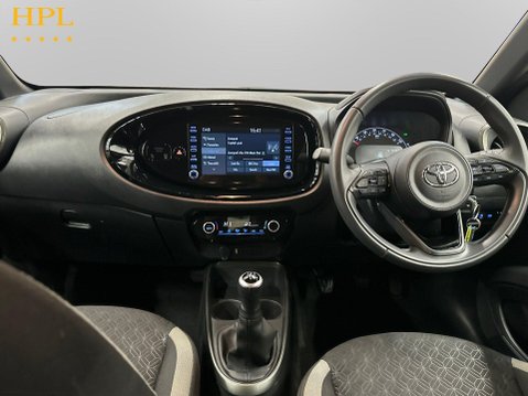 Toyota Aygo X 1.0 VVT-i Edge Hatchback 5dr Petrol Manual Euro 6 (s/s) (72 ps) Alloys - Bl 19
