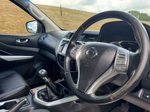 Nissan NP300 2.3 NP300 Navara Tekna dCi 4WD 9