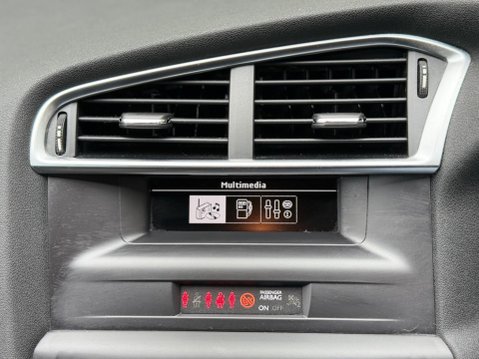 Citroen DS4 1.6 e-HDi Airdream DSign Euro 5 (s/s) 5dr 21