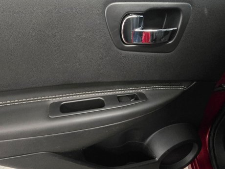 Nissan Qashqai 2.0 dCi Tekna Auto 4WD Euro 5 5dr (AVM) 25