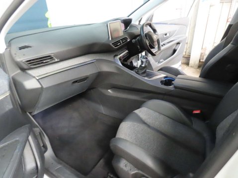 Peugeot 3008 1.2 PureTech Allure SUV 5dr Petrol Manual Euro 6 (s/s) (130 ps) 8
