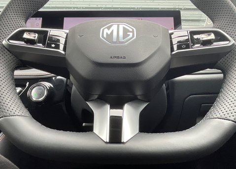MG HS 1.5 T-GDI TROPHY 24
