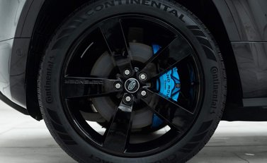 Land Rover Defender 90 V8 Bond Edition 24