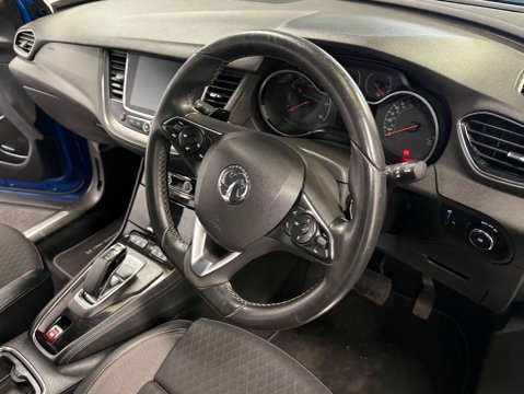 Vauxhall Grandland X 1.6 Grandland X SRi Nav Hybrid4 Auto 4WD 5dr 18