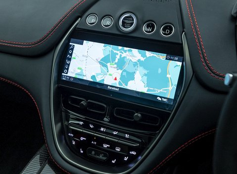 Aston Martin DBX 707 19