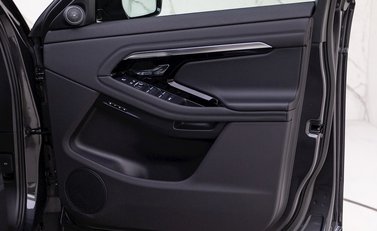 Land Rover Range Rover Evoque P300e R-Dynamic SE 22