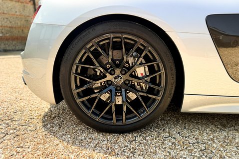 Audi R8 5.2 FSI V10 Plus S Tronic quattro Euro 6 (s/s) 2dr 3