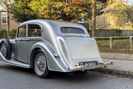 Alvis 4.3 Litre SA 'Pillarless' Saloon by Vanden Plas 12