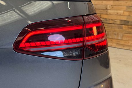 Volkswagen Golf 35.8kWh e-Golf Hatchback 5dr Electric Auto (136 ps) 35