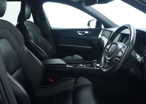 Volvo XC60 2.0 B5 MHEV R-Design SUV 5dr Petrol Hybrid Auto Euro 6 (s/s) (250 ps) 42