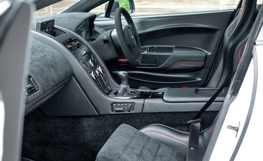 Aston Martin Vantage GT8 13