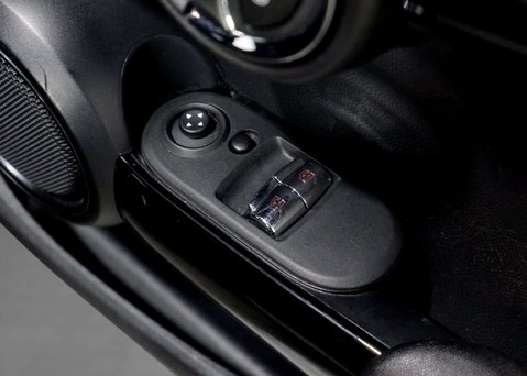 Mini Hatch 2.0 Cooper S Sport Auto 3dr 32