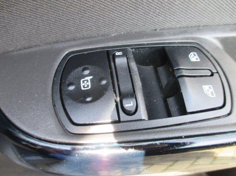 Vauxhall Corsa 1.4i ecoFLEX Design Euro 6 5dr 39