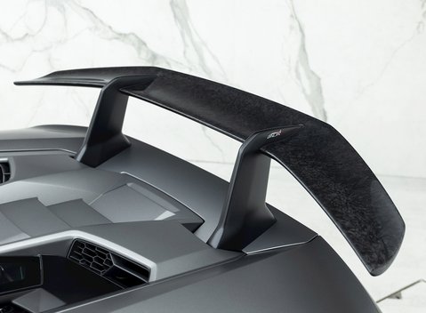 Lamborghini Huracan LP640-4 Performante 22