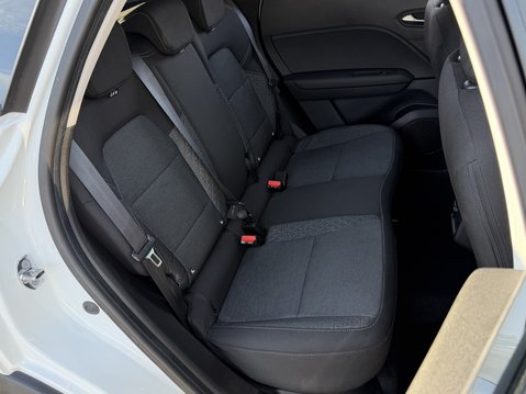 Renault Captur 1.6 E-Tech full hybrid 145 Evolution 5dr Auto 37