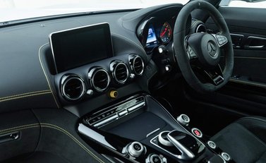 Mercedes-Benz AMG GT R Premium 12