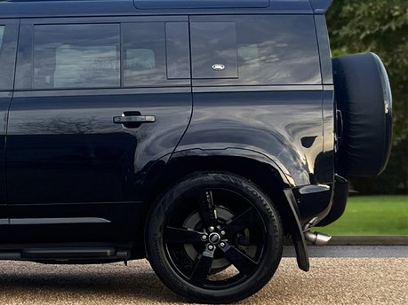 Land Rover Defender V8 11