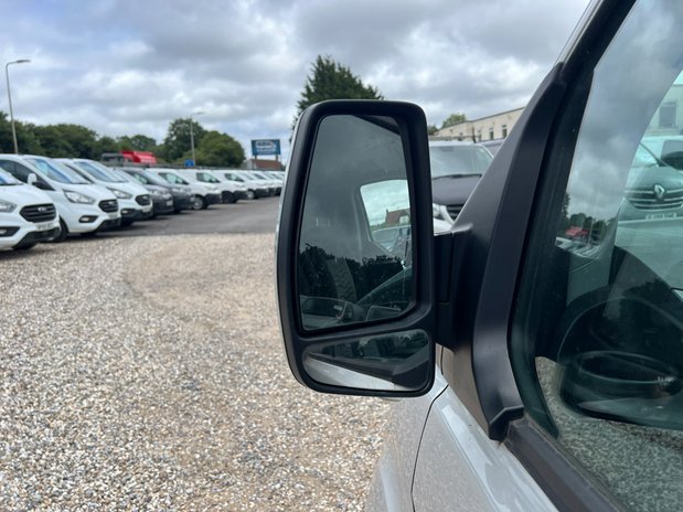 Ford Transit Custom SWB L1H1 Low Roof Limited 270 Air Con Alloys Sensors EURO 6 NO VAT 19