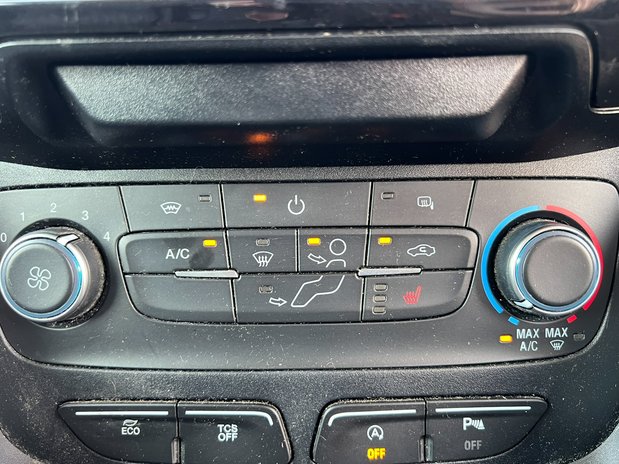 Ford Transit Connect AUTO (SOLD) SWB L1H1 Low Roof Limited Air Con Alloys Sensors Cam EURO 6 NO 32