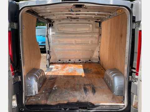 Vauxhall Vivaro 2.0 2900 CDTi FWD L1 4dr 9