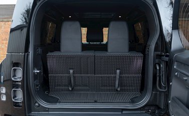 Land Rover Defender 110 X P400 32