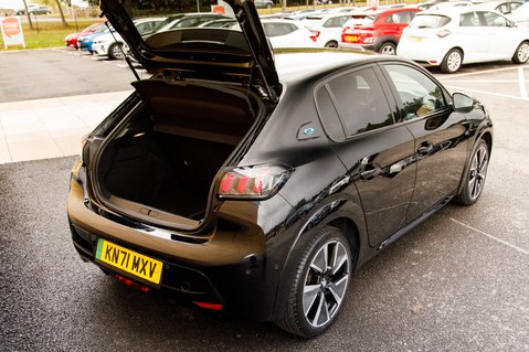Peugeot 208 GT PREMIUM 33