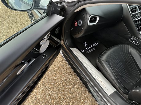 Aston Martin DB11 V12 39