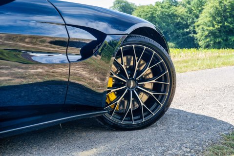 Aston Martin Vantage Roadster 6