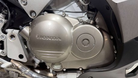 Honda VFR 2011 ONLY 22K NEW MOT SERVICED TOP BOX TOURER 800CC 18