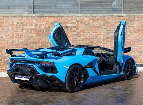 Lamborghini Aventador SVJ LP 770-4 Roadster 8