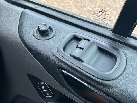 Ford Transit Custom 300 LIMITED P/V L2 H1 34