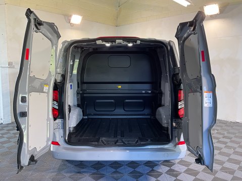 Ford Transit Custom 2.0 320 EcoBlue Limited Crew Van Auto L1 H1 Euro 6 (s/s) 5dr 8