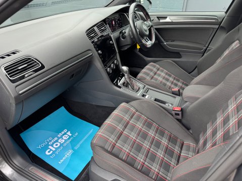 Volkswagen Golf GTI TSI DSG 38