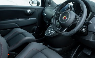 Abarth 695 Competizione 10