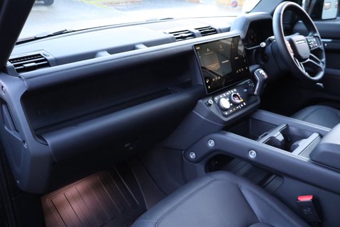Land Rover Defender 110 2026  MODEL D350 HARD TOP X-DYNAMIC HSE SEEKER STYLED  REAR GENUINE SEATS 18