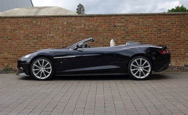 Aston Martin Vanquish Volante 10