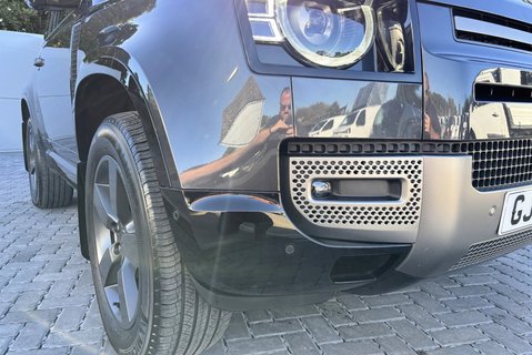 Land Rover Defender 90 D300 Hard Top X-Dynamic HSE 25