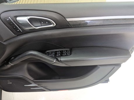 Porsche Cayenne 3.0 Cayenne V6 D Tiptronic S 4WD 5dr 33
