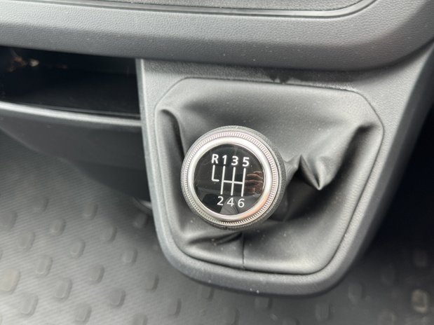 Renault Trafic SWB L1H1 [SOLD MM] Low Roof Advance LL31 Air Con Sensors EURO 6 35