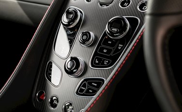 Aston Martin Vanquish 18